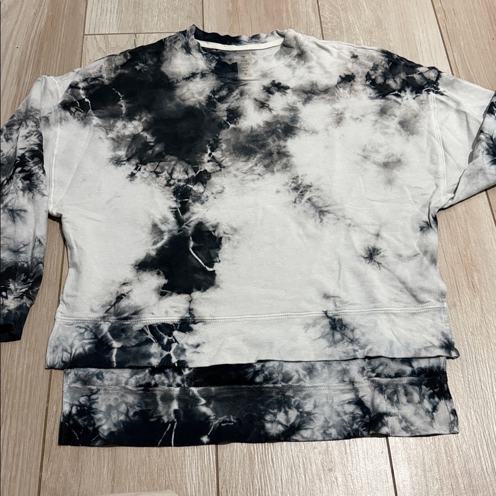 Electric & Rose Tie Dye Sweatshirt Black White XS Cropped Pullover Lounge Top - Picture 2 of 4